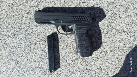 Buenas compañeros, se cede gamo pt-85 Blowback,pistola co2,calibre 4,5, precio 80e con envío incluido, 00