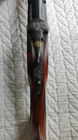Esta escopeta es de mi padre, no la usa hace como 30 años y está aquí nueva. Me parece preciosa pero no 01
