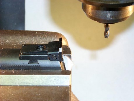 Esto es un breve manual, de cómo se instala un alza regulable, tipo BO-MAR, en un corredera 1911, que 10