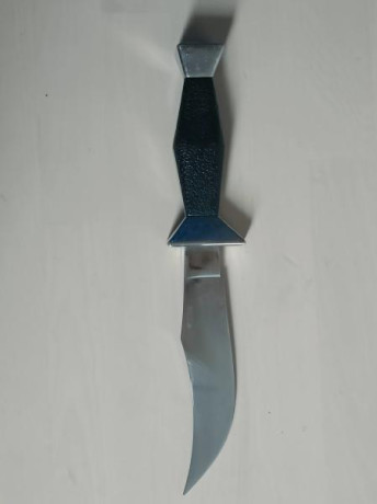 Vendo cuchillo de monte de la desaparecida fábrica GÓMEZ en Albacete.

Tiene una antigüedad estimada de 00