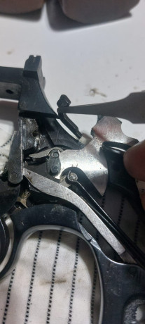 Hola!

Un amigo ha estrenado hoy un revólver y a mitad de caja ha dejado de funcionar, el tambor no giraba 01