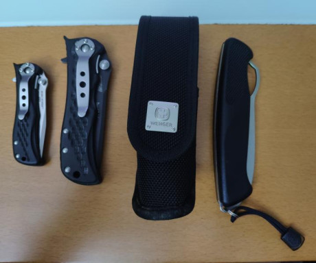  VENDIDAS Vendo estás 4 navajas de mi colección.
Se trata de 2 Gerber Replica Applegate. Una con hoja 121