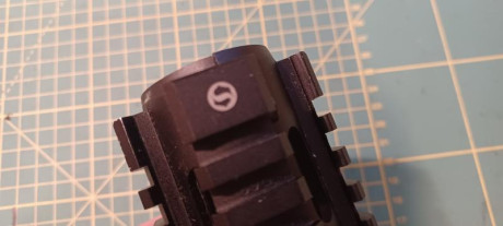 Muy buenas a todos. Vendo el guardamanos RIS en aluminio de un AR15 SCHMEISSER del 222 rem. Esta practicamente 02