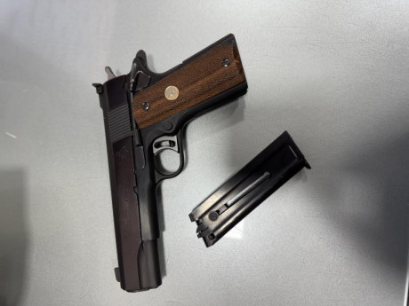 en perfecto estado, practicamente sin uso , un cargador , el arma esta en Zaragoza, precio 1500€ , envío 02