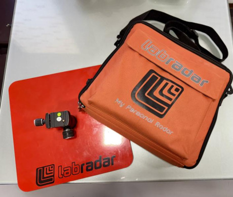 en perfecto estado , accesorios incluidos, base, funda y adaptador aire comprimido . Esta en Zaragoza, 02