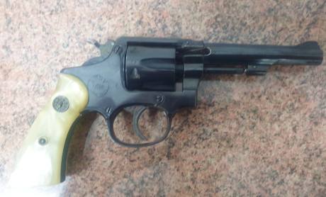 Hola a todos.
Mi amigo José regala revolver y pistola en libro de coleccionista.
Teléfono 661312451 José
Gracias. 01