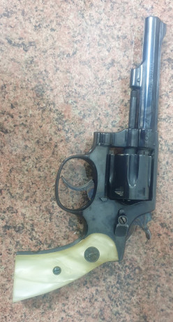 Hola a todos.
Mi amigo José regala revolver y pistola en libro de coleccionista.
Teléfono 661312451 José
Gracias. 00