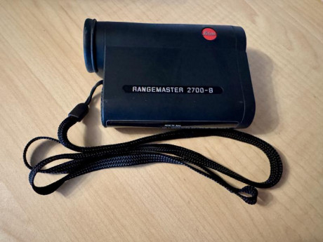 vendo telemetro Leyca RANGE MASTER 2700-B , ligero y compacto, nunca ha salido al campo, lleva todo el 00