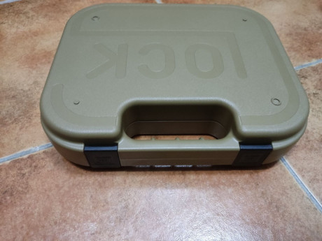 Vendo maletín  GLOCK  modelo  "Coyote" .
Totalmente nuevo.

 Precio : 35 euros con envío a península 01