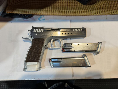Buenas tardes,Vendo Tanfoglio 9mm transporte incluido 950 euros,un saludo 01