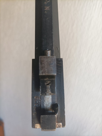 Buenas tardes, compañeros, a un conocido le han regalado esta escopeta.

El no entiende mucho, ni yo tampoco, 11