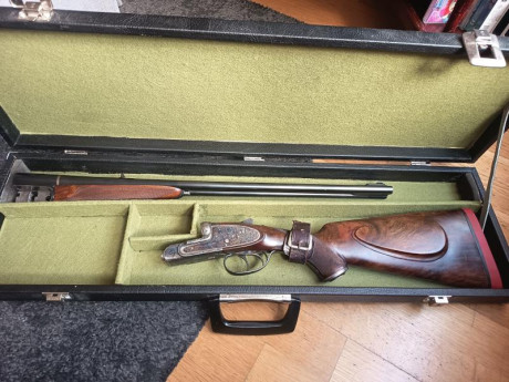 Modelo SANTACRUZ. Calibre 375 HH. Año de fabricación 1988 (H2). Expulsor
•	Cañones de 61 cm.
•	Filetes 02