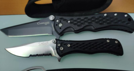 2 navajas marca Camillus,una estilo Tanto con acero 440, 9cm de hoja y la otra hoja mixta de 6,5 cm acero 00