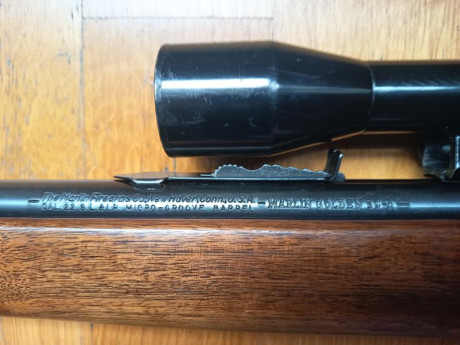 Antigua pero no se ha usado en más de 20 años. Con un golpe en la madera que se aprecia en una fotos. 11