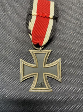 Vendo EK2 Cruz de hierro 2ª clase con marcaje en la anilla (16) y con la cinta original 
se encuentra 01