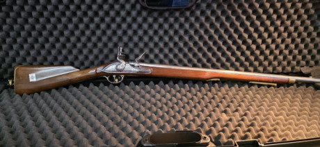 Hola,

En venta, Brown Bess poco usado cal .75.
Si le disparo 10 veces es mucho, no es lo mío.

El rifle 12