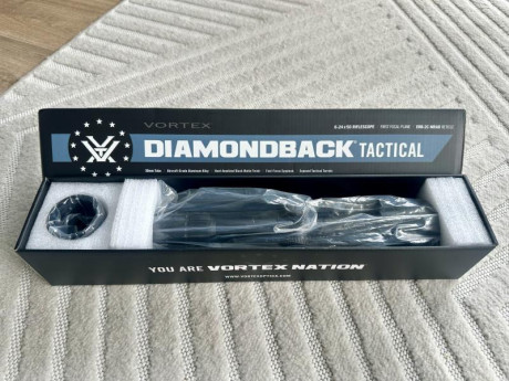 Se vende Vortex DiamondBack Tactical FFP 6-24x50, con retícula táctica en primer plano focal y tubo de 01