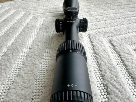 Se vende Vortex DiamondBack Tactical FFP 6-24x50, con retícula táctica en primer plano focal y tubo de 00