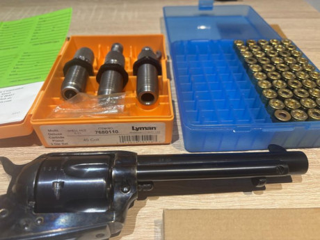 Uberti 5 1/2” en calibre 45lc
Está en Pamplona 
585,-€ + gastos de envío si fuera necesario 
No se vende 00