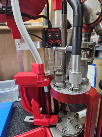 Alimentador de vainas para prensa Hornady 01