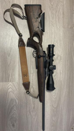 Buenas
Rectilíneo Mauser M25 Max en calibre 308w
El cerrojo es una maravilla.
Culata thumbhole de madera 00