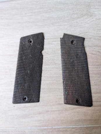 Pongo a la venta cachas de madera y un cargador de la pistola del 9x19mm Star 28 PK que me entraron de 01