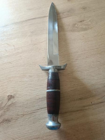 - Vendo este cuchillo fabricado en los años '60 con hoja en acero inoxidable.

- Tiene una antigüedad 02