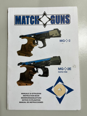 Por haber abandonado hace tiempo la práctica deportiva pongo a la venta esta magnífica pistola con ambos 01