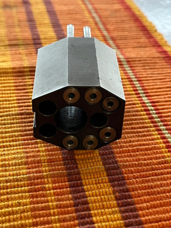 Por haber abandonado hace tiempo la práctica deportiva pongo a la venta esta magnífica pistola con ambos 11