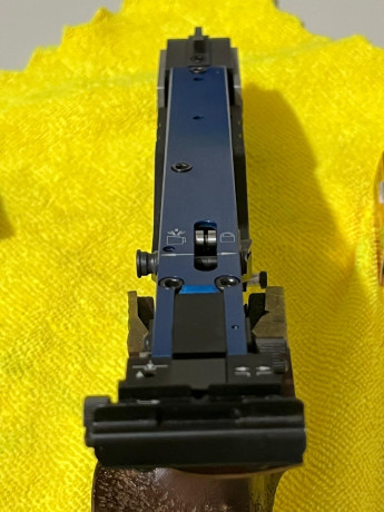 Por haber abandonado hace tiempo la práctica deportiva pongo a la venta esta magnífica pistola con ambos 10