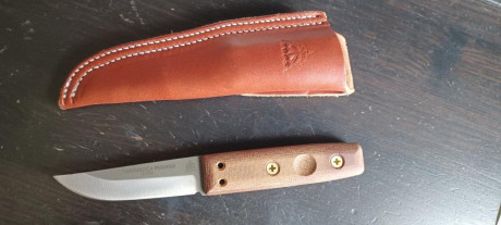 Es original made in USA, no del chino. Acero carbono 1095. Jamas ha salido de casa. No ha cortado ni papel. 00