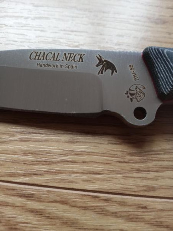 Vendo CHACAL NECK J&V Cuchillo de monte o de supervivencia hecho a mano, hoja de acero mova 58, mango 01