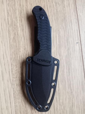Vendo Schrade Wolverine Mini
Longitud de la hoja 7,5 cm 
Peso 100 g
Material del mango G10
Tipo de acero 10