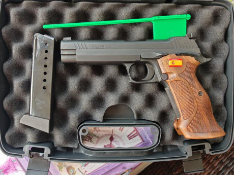 Vendo mi sig sauer P210 comprada en armería en abril de 2024. Esta impecable sin ningún rasguño, 2 cargadores, 00