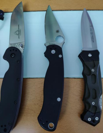 Saco a la venta este lote de navajas, todas en perfecto estado.

Nieto Warfare 
Ontario RAT I
Ganzo Firebird 20