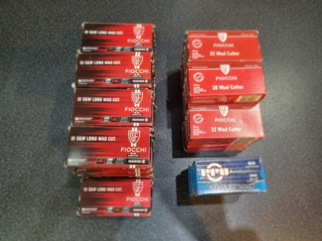 Vendo vainas calibre 32 wad cutter  marca FOCCHI de un solo disparo, en su caja . Tengo 36 cajas a 5 € 00