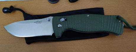 Saco a la venta este lote de navajas, todas en perfecto estado.

Spyderco Tenacious G-10 Filo Liso 40€ 00