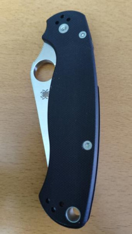 Saco a la venta este lote de navajas, todas en perfecto estado.

Spyderco Tenacious G-10 Filo Liso 40€ 12