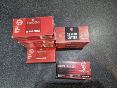 Vendo 11 cajas de vainas FOCCHI de un sólo disparo.  En su caja original. 
A 5 € la caja 01