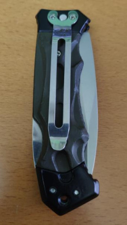 Saco a la venta este lote de navajas, todas en perfecto estado.

Spyderco Tenacious G-10 Filo Liso 40€ 40