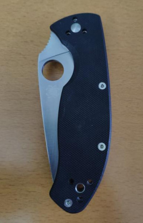 Saco a la venta este lote de navajas, todas en perfecto estado.

Spyderco Tenacious G-10 Filo Liso 40€ 50