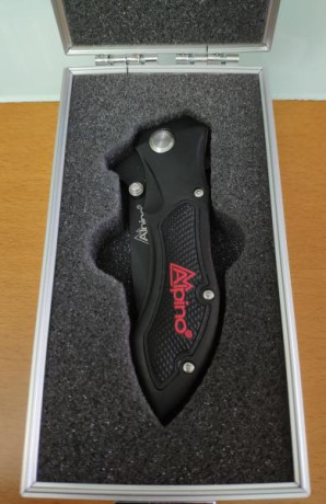 Saco a la venta este lote de navajas, todas en perfecto estado.

Spyderco Tenacious G-10 Filo Liso 40€ 70