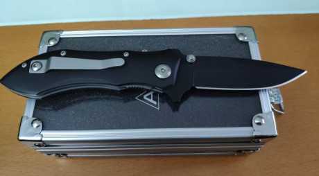 Saco a la venta este lote de navajas, todas en perfecto estado.

Spyderco Tenacious G-10 Filo Liso 40€ 81