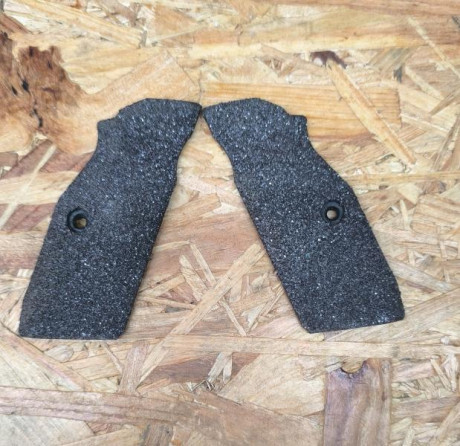 Material para CZ Shadow 2.
Pasador sustituto de retenida 20€.
Retenida de corredera 30€.
Cachas de lija 12