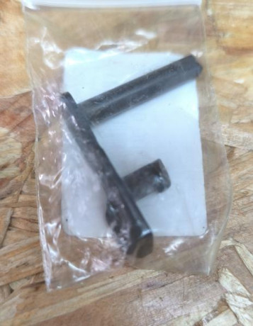 Material para CZ Shadow 2.
Pasador sustituto de retenida 20€.
Retenida de corredera 30€.
Cachas de lija 11