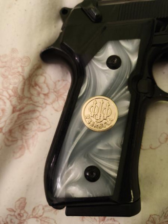 poco uso son madera con el dibujo encima qe se ve en las fotos de material resistente solo cachas  sin 11