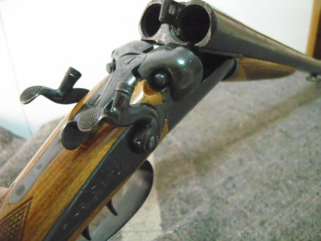 Por abandono de nuestra afición vendo escopeta  PERRILLERA paralela E.L.G. , bien conservada.
Características:
 01