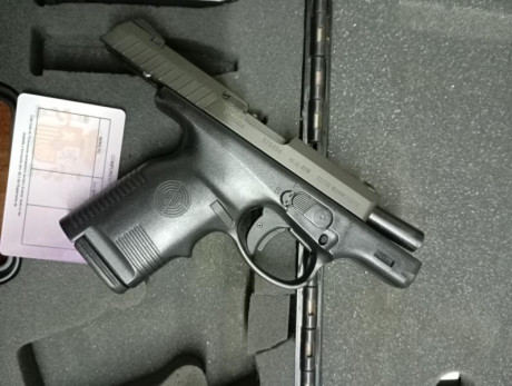 Venderia esta pistola steir manlincher, 9 m/m parabellum dos cargadores,maletin .muy compacta poco uso 01