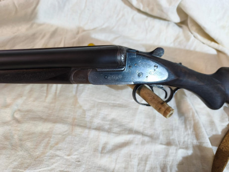 Escopeta paralela marca trust calibre 12/70 largo de cañones 66 en buen estado de conservación y funcionamiento.

120 11