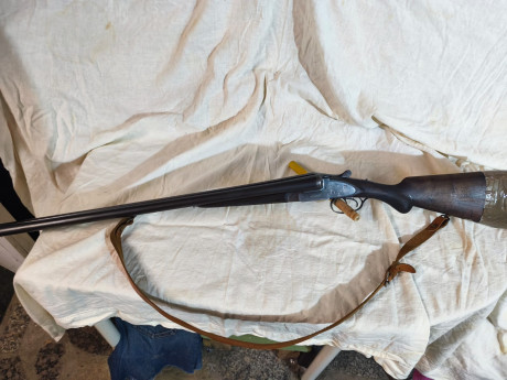 Escopeta paralela marca trust calibre 12/70 largo de cañones 66 en buen estado de conservación y funcionamiento.

120 10